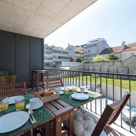 Lovelystay - Downtown Balcony Apartment With Free Parking Porto Buitenkant foto