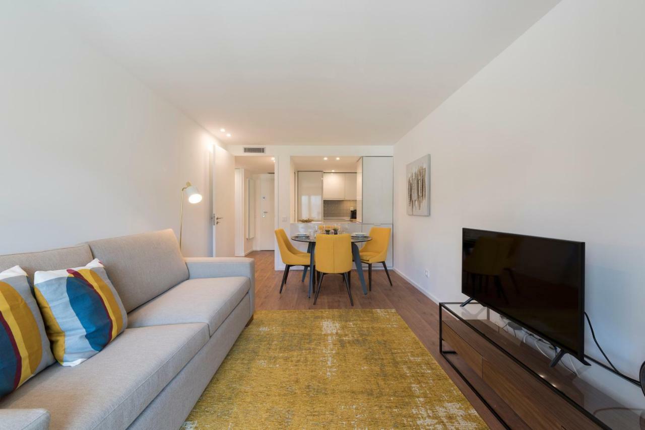 Lovelystay - Downtown Balcony Apartment With Free Parking Porto Buitenkant foto