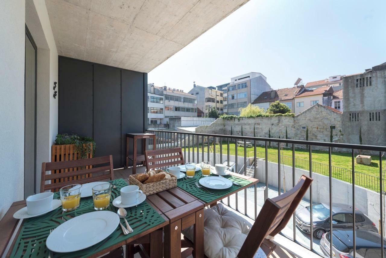 Lovelystay - Downtown Balcony Apartment With Free Parking Porto Buitenkant foto
