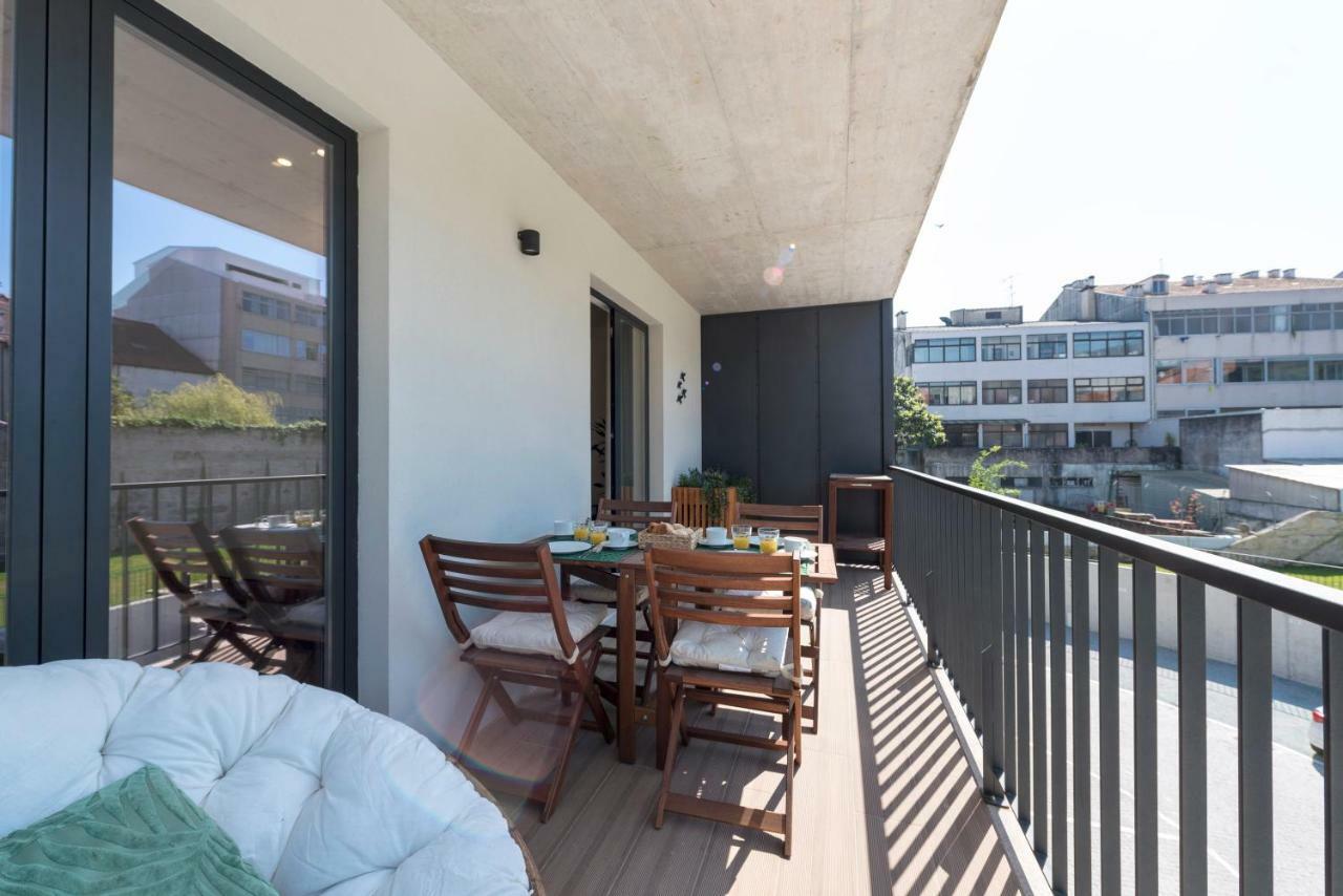 Lovelystay - Downtown Balcony Apartment With Free Parking Porto Buitenkant foto
