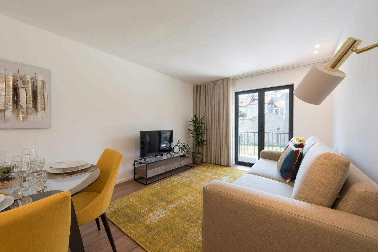Lovelystay - Downtown Balcony Apartment With Free Parking Porto Buitenkant foto