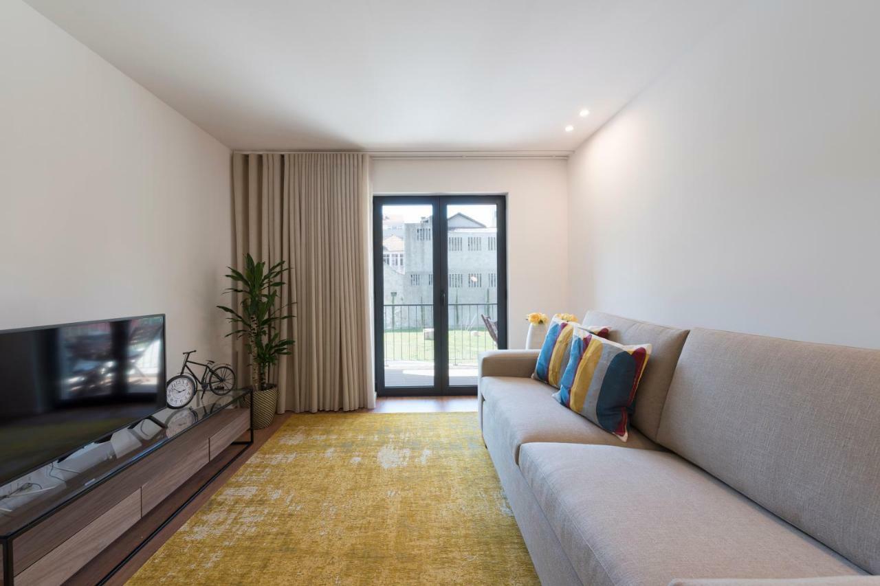 Lovelystay - Downtown Balcony Apartment With Free Parking Porto Buitenkant foto